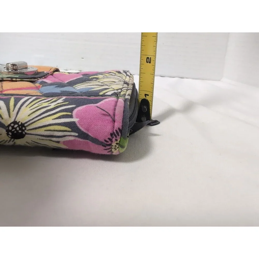 VERA BRADLEY WALLET Zip around TURNLOCK FLORAL PRINT